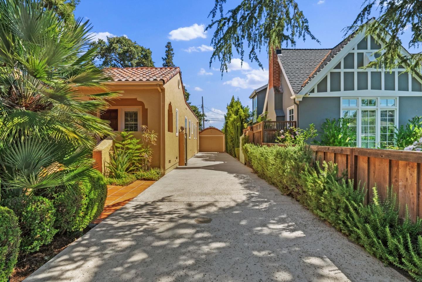 Detail Gallery Image 11 of 13 For 1021 Elm St, San Carlos,  CA 94070 - 3 Beds | 2/1 Baths