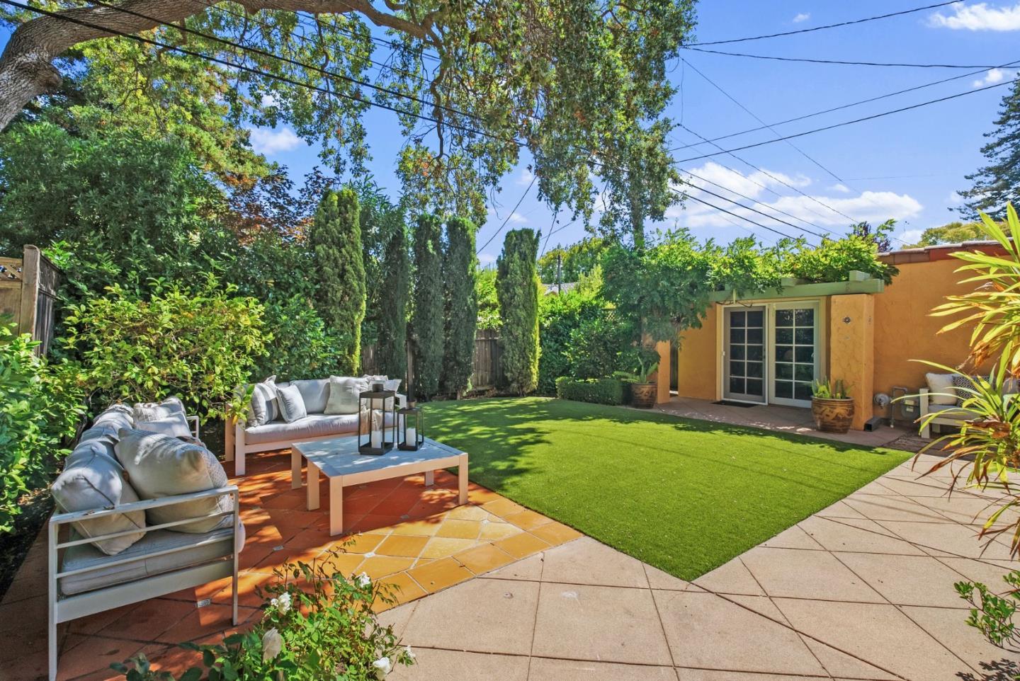 Detail Gallery Image 13 of 13 For 1021 Elm St, San Carlos,  CA 94070 - 3 Beds | 2/1 Baths