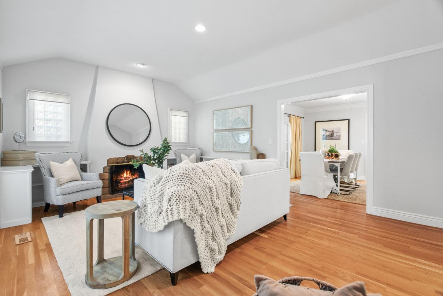 Detail Gallery Image 3 of 13 For 1021 Elm St, San Carlos,  CA 94070 - 3 Beds | 2/1 Baths