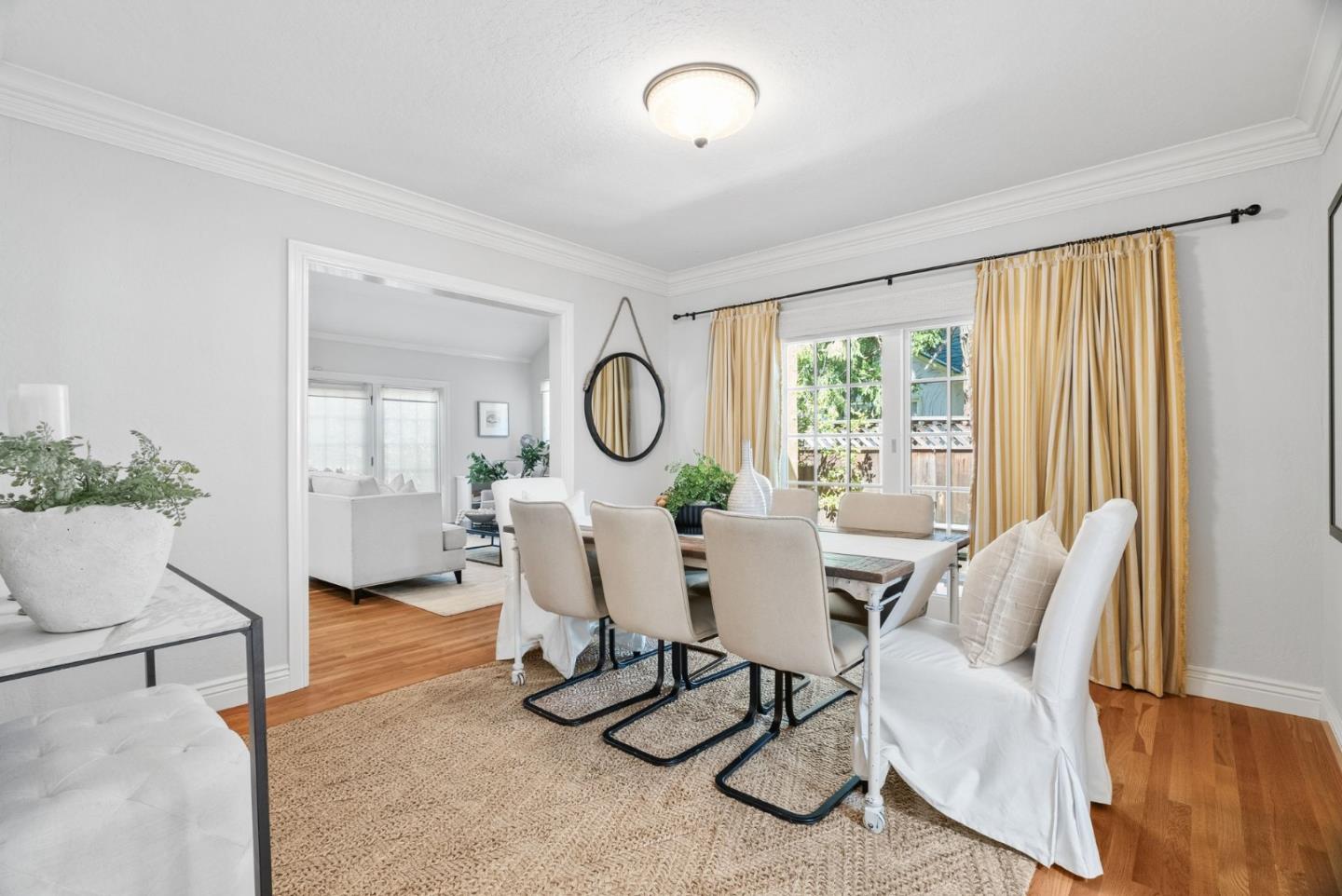 Detail Gallery Image 4 of 13 For 1021 Elm St, San Carlos,  CA 94070 - 3 Beds | 2/1 Baths