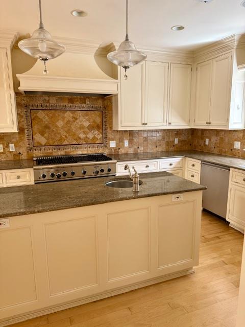 Detail Gallery Image 10 of 24 For 124 Lois Ln, Palo Alto,  CA 94303 - 4 Beds | 2/1 Baths