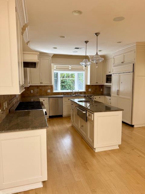 Detail Gallery Image 6 of 24 For 124 Lois Ln, Palo Alto,  CA 94303 - 4 Beds | 2/1 Baths