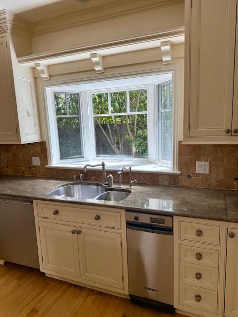Detail Gallery Image 8 of 24 For 124 Lois Ln, Palo Alto,  CA 94303 - 4 Beds | 2/1 Baths