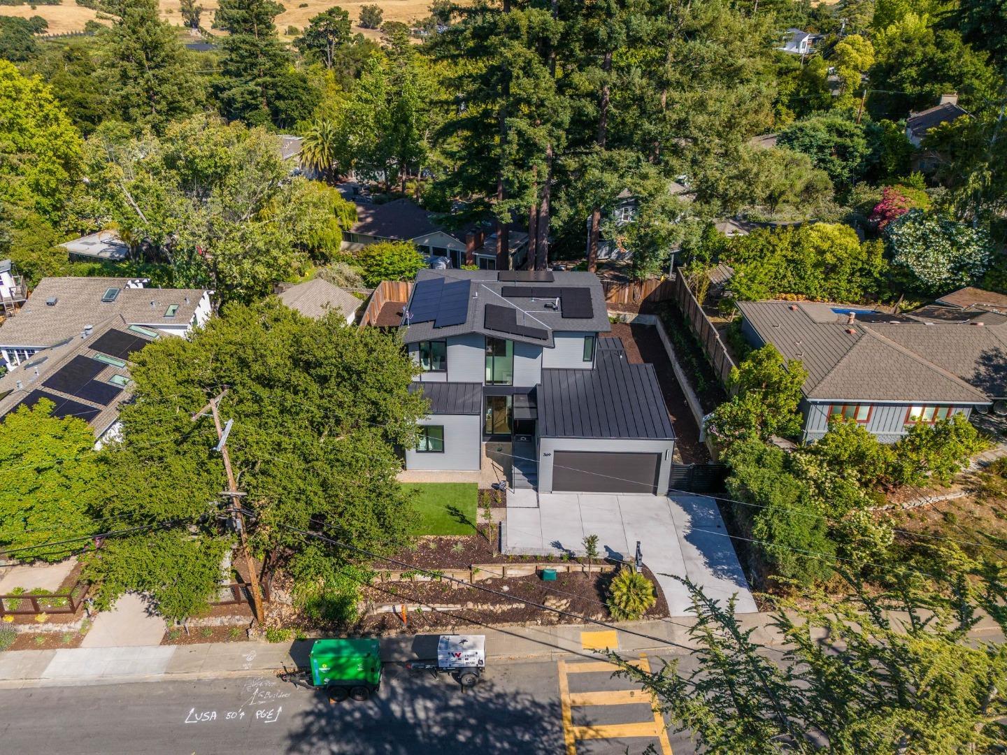 Detail Gallery Image 43 of 51 For 369 La Cuesta Dr, Menlo Park,  CA 94028 - 5 Beds | 3 Baths