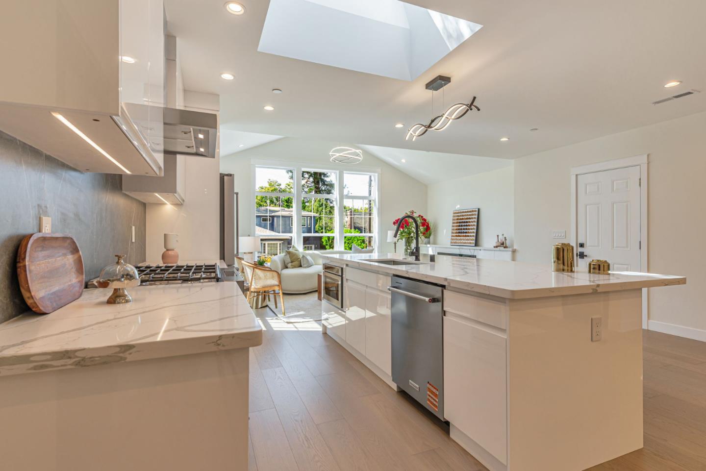 Detail Gallery Image 14 of 43 For 529 Hobart Ave, San Mateo,  CA 94402 - 4 Beds | 3 Baths