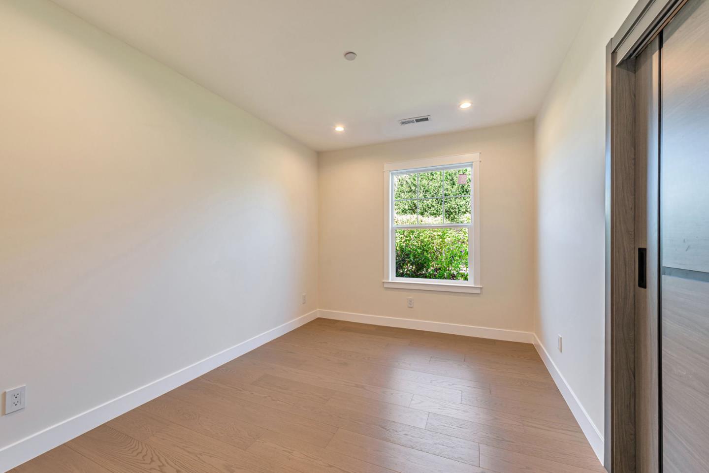 Detail Gallery Image 25 of 43 For 529 Hobart Ave, San Mateo,  CA 94402 - 4 Beds | 3 Baths
