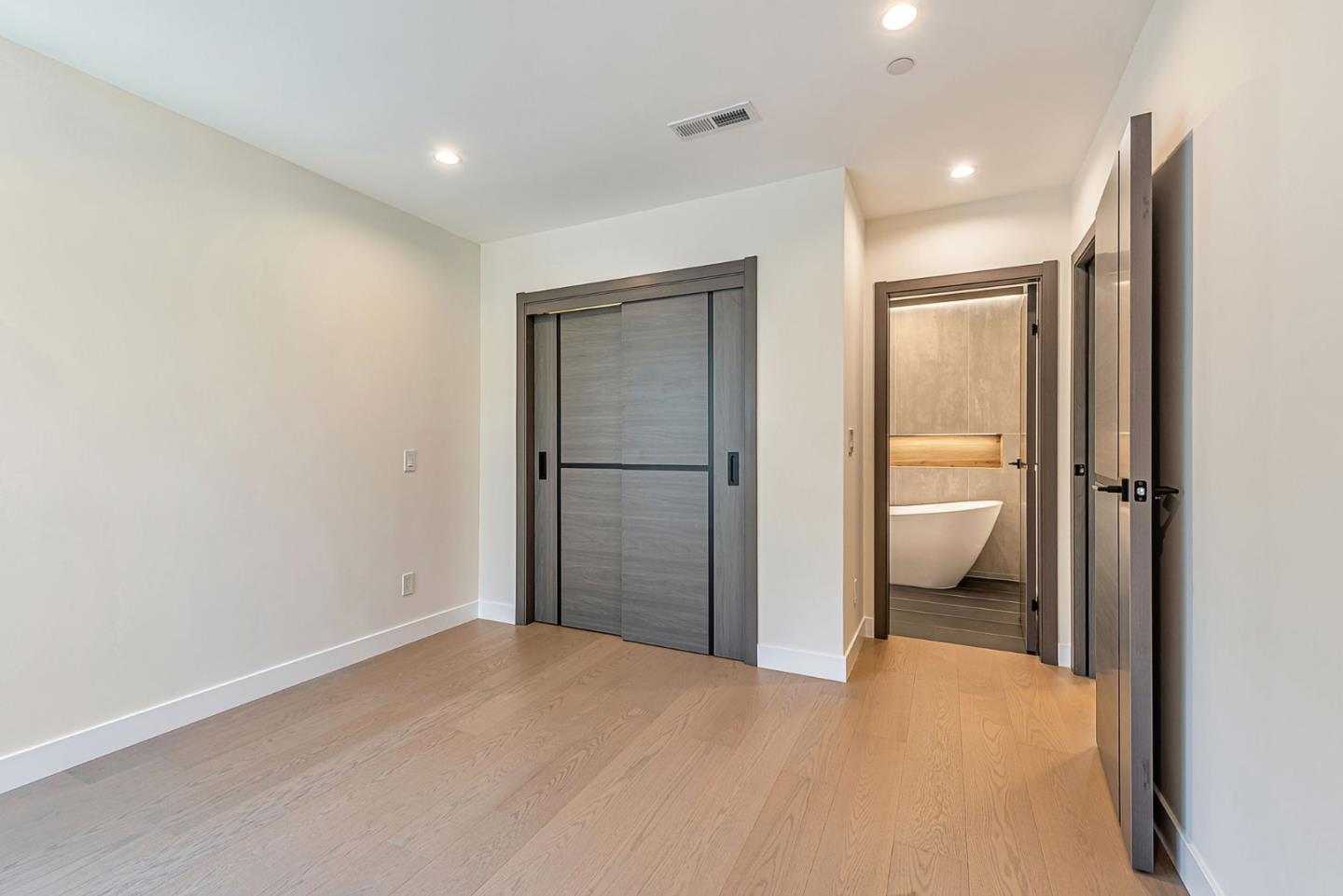 Detail Gallery Image 28 of 43 For 529 Hobart Ave, San Mateo,  CA 94402 - 4 Beds | 3 Baths