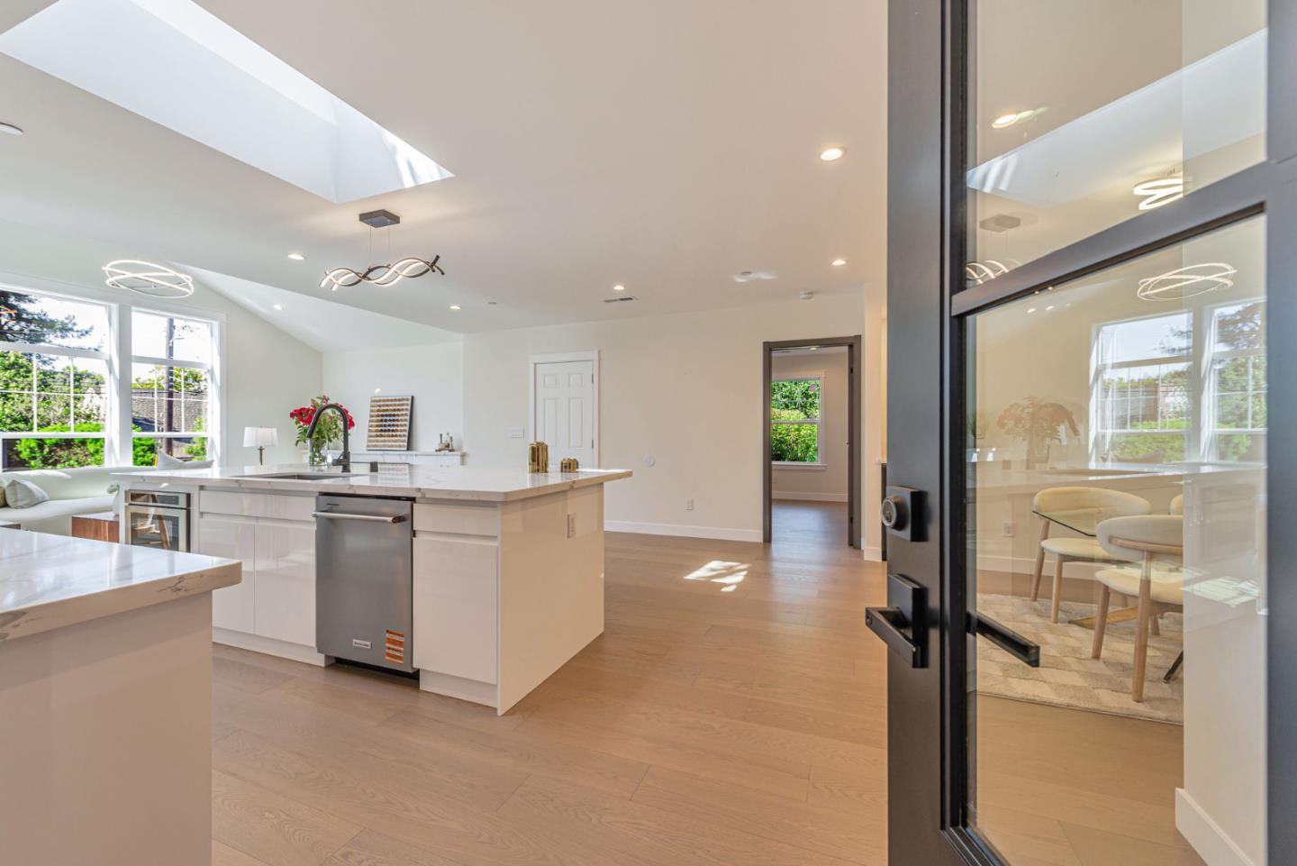 Detail Gallery Image 7 of 43 For 529 Hobart Ave, San Mateo,  CA 94402 - 4 Beds | 3 Baths