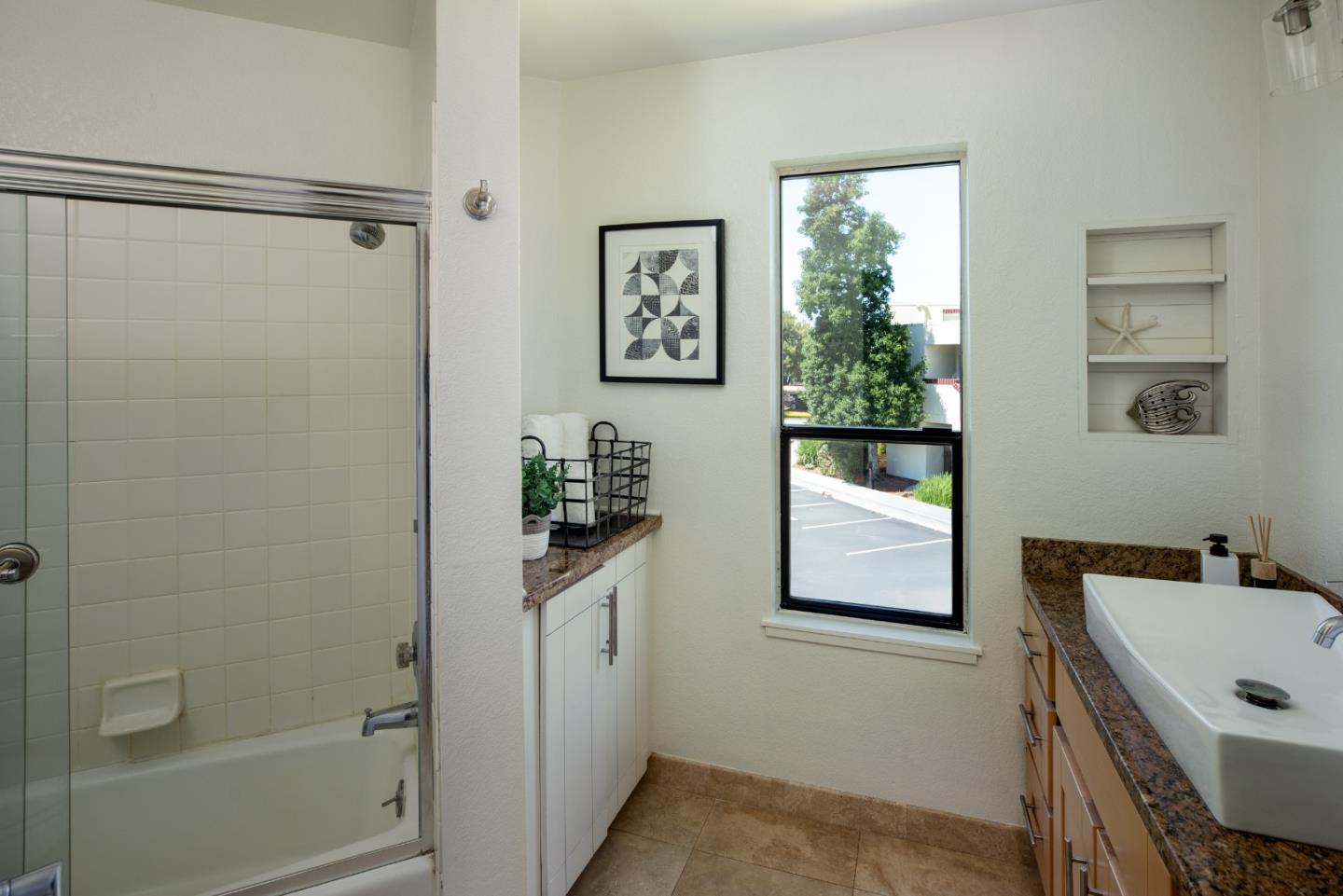 Detail Gallery Image 10 of 16 For 223 Shorebird Cir, Redwood Shores,  CA 94065 - 2 Beds | 2 Baths