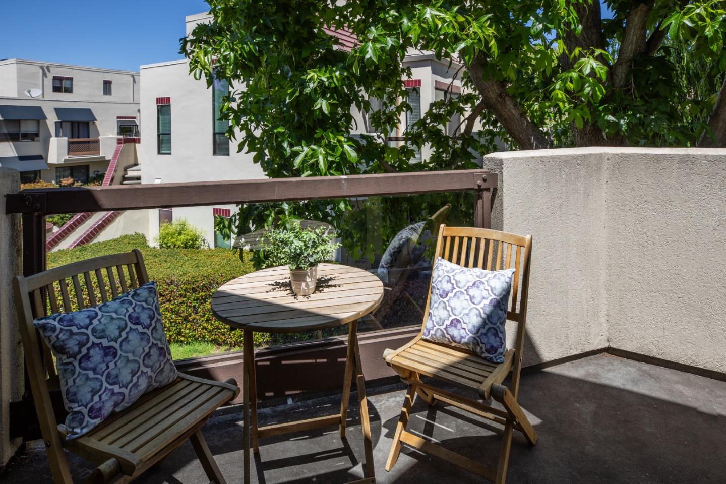 Detail Gallery Image 13 of 16 For 223 Shorebird Cir, Redwood Shores,  CA 94065 - 2 Beds | 2 Baths