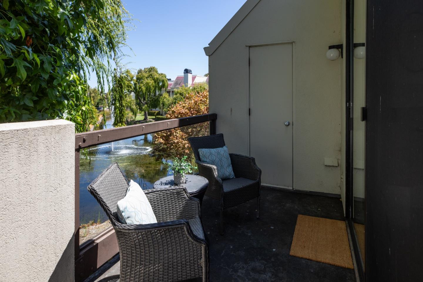 Detail Gallery Image 14 of 16 For 223 Shorebird Cir, Redwood Shores,  CA 94065 - 2 Beds | 2 Baths