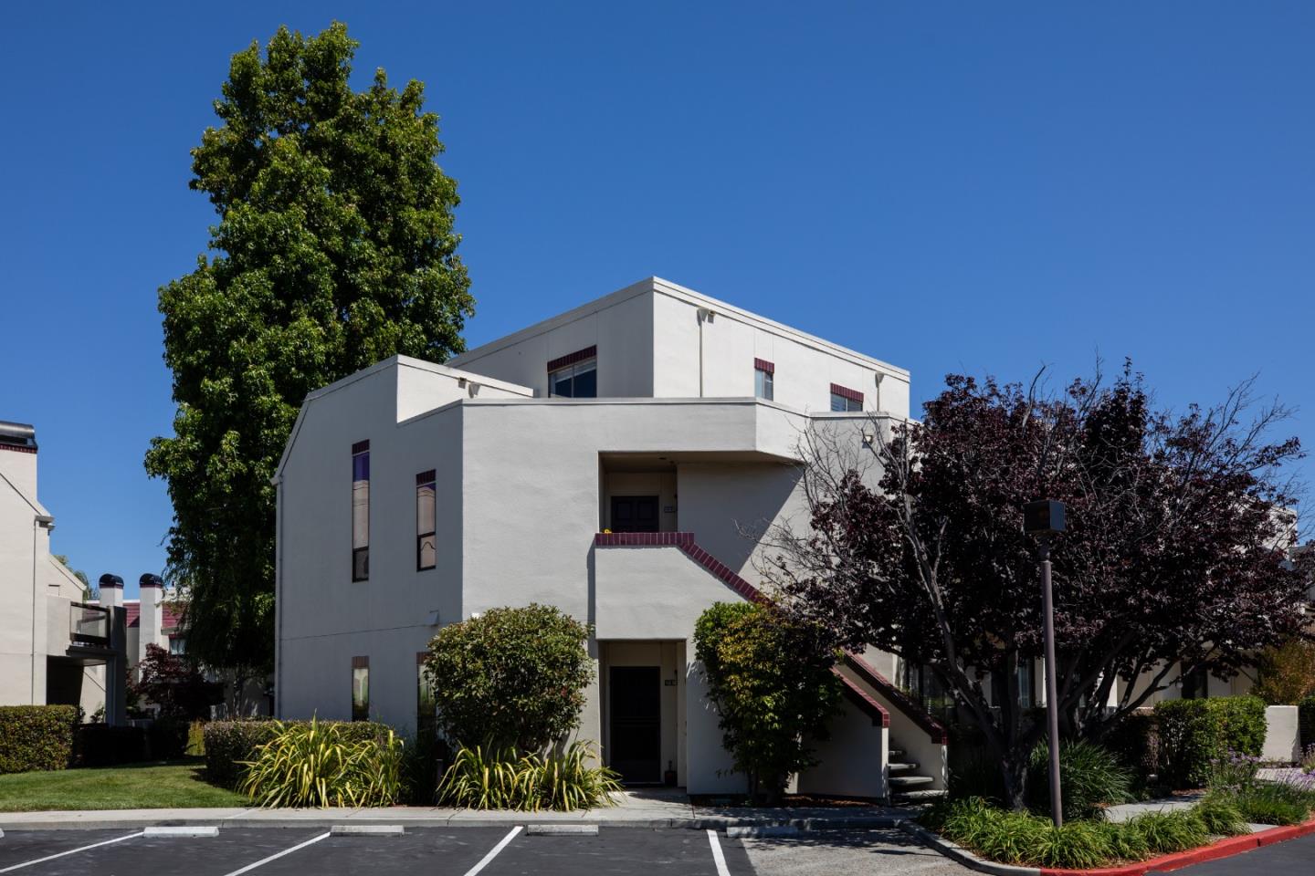 Detail Gallery Image 2 of 16 For 223 Shorebird Cir, Redwood Shores,  CA 94065 - 2 Beds | 2 Baths