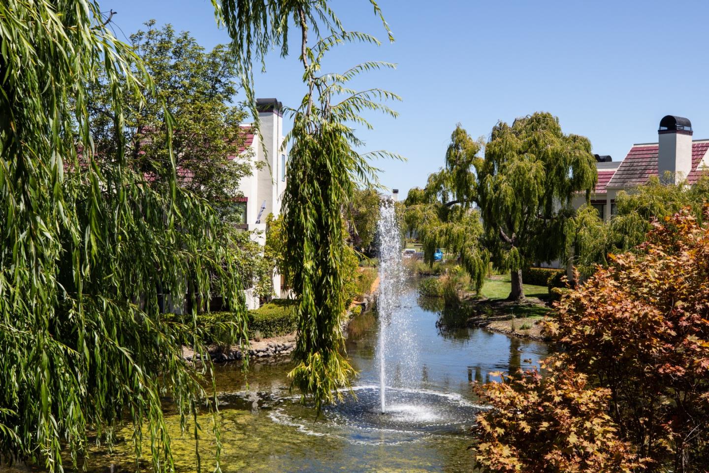 Detail Gallery Image 3 of 16 For 223 Shorebird Cir, Redwood Shores,  CA 94065 - 2 Beds | 2 Baths