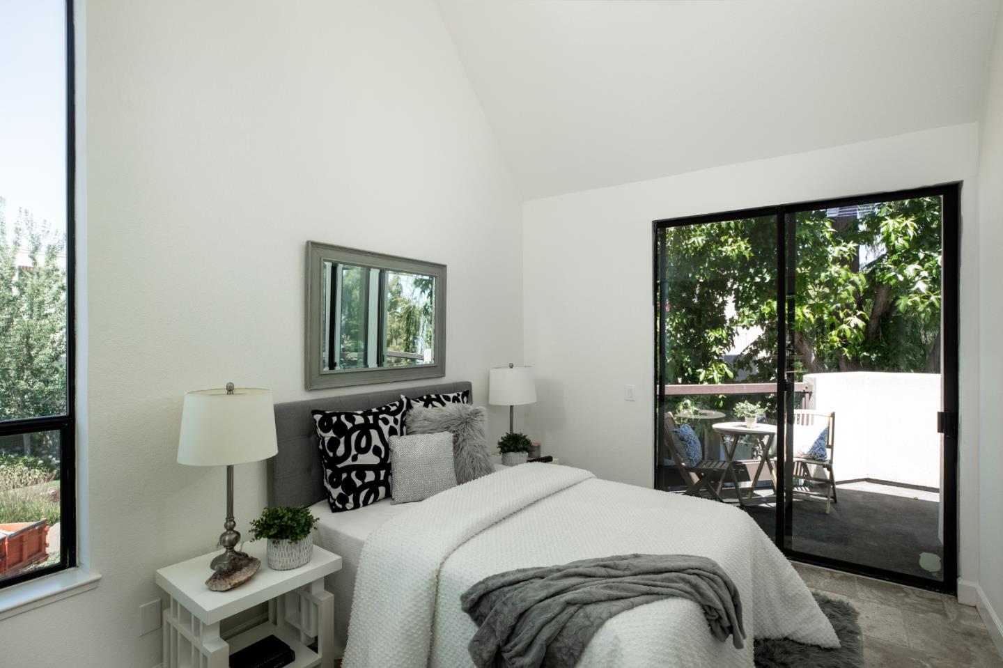 Detail Gallery Image 9 of 16 For 223 Shorebird Cir, Redwood Shores,  CA 94065 - 2 Beds | 2 Baths