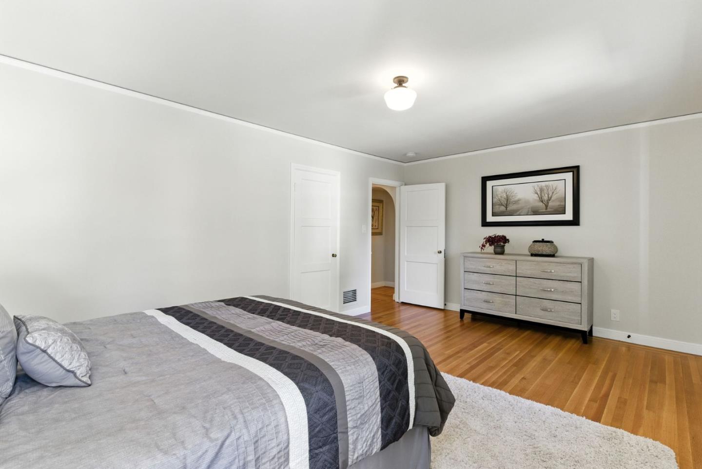 Detail Gallery Image 10 of 33 For 513 Castilian Way, San Mateo,  CA 94402 - 3 Beds | 2 Baths