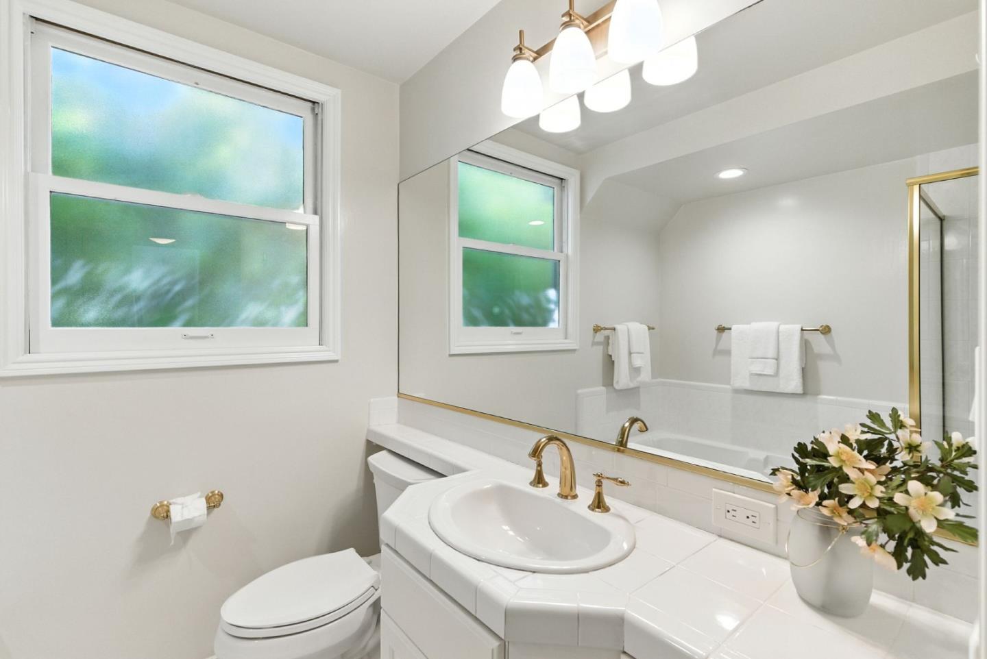 Detail Gallery Image 12 of 33 For 513 Castilian Way, San Mateo,  CA 94402 - 3 Beds | 2 Baths