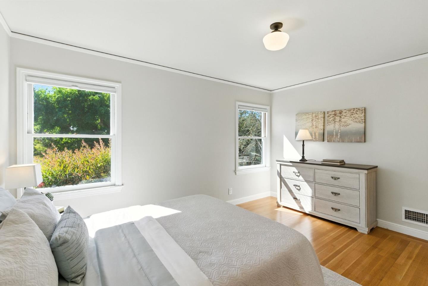 Detail Gallery Image 14 of 33 For 513 Castilian Way, San Mateo,  CA 94402 - 3 Beds | 2 Baths