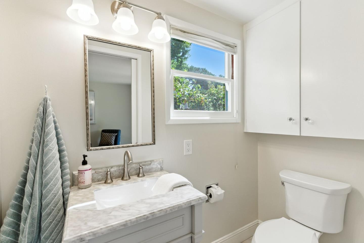 Detail Gallery Image 18 of 33 For 513 Castilian Way, San Mateo,  CA 94402 - 3 Beds | 2 Baths