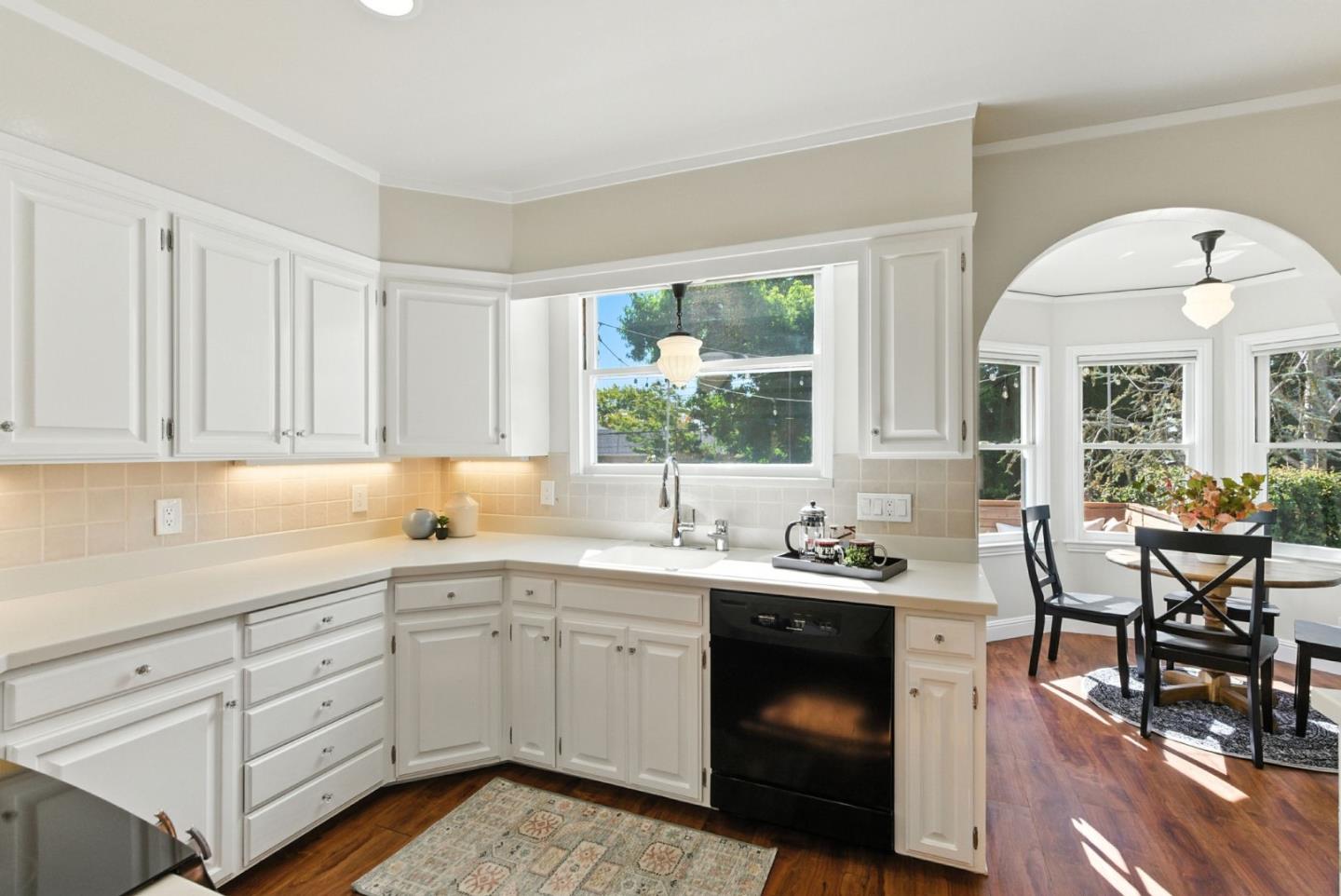 Detail Gallery Image 7 of 33 For 513 Castilian Way, San Mateo,  CA 94402 - 3 Beds | 2 Baths
