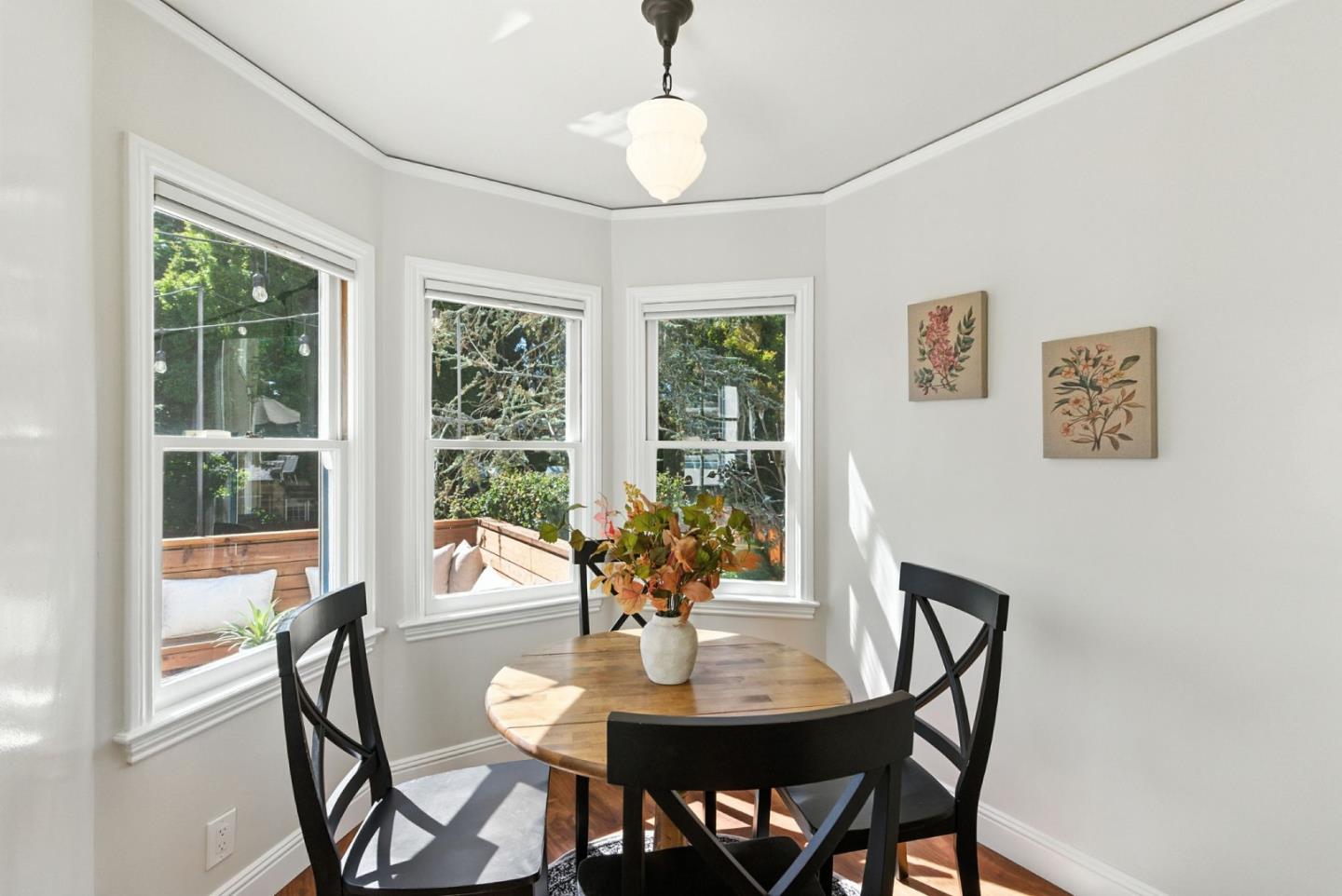 Detail Gallery Image 9 of 33 For 513 Castilian Way, San Mateo,  CA 94402 - 3 Beds | 2 Baths