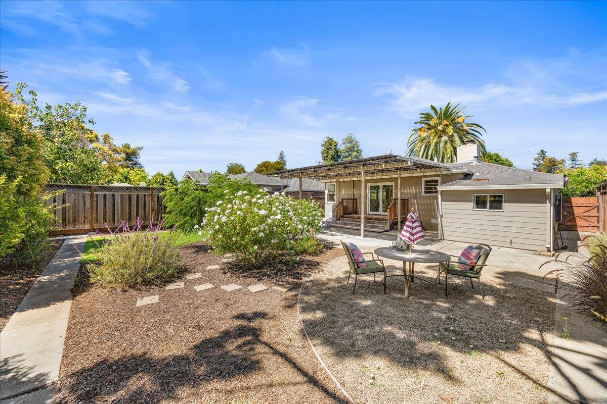 Detail Gallery Image 13 of 18 For 820 Eighth Ave, Redwood City,  CA 94063 - 2 Beds | 1 Baths