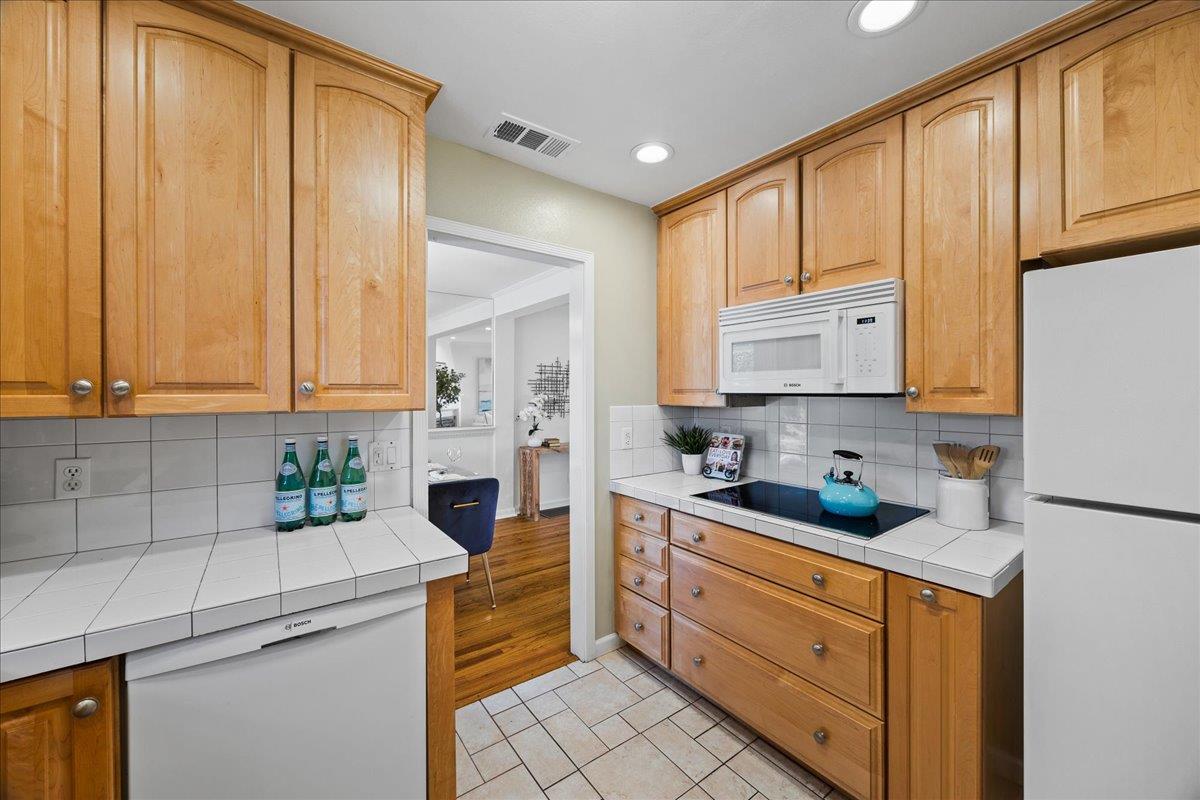 Detail Gallery Image 5 of 18 For 820 Eighth Ave, Redwood City,  CA 94063 - 2 Beds | 1 Baths