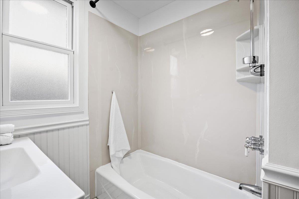 Detail Gallery Image 8 of 18 For 820 Eighth Ave, Redwood City,  CA 94063 - 2 Beds | 1 Baths
