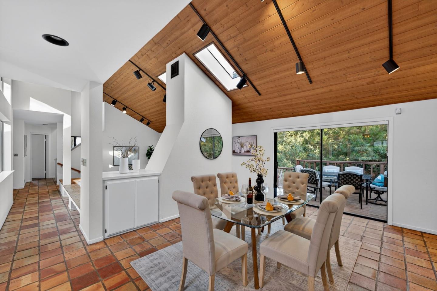 Detail Gallery Image 13 of 61 For 15098 Elm Park, Monte Sereno,  CA 95030 - 4 Beds | 2/1 Baths