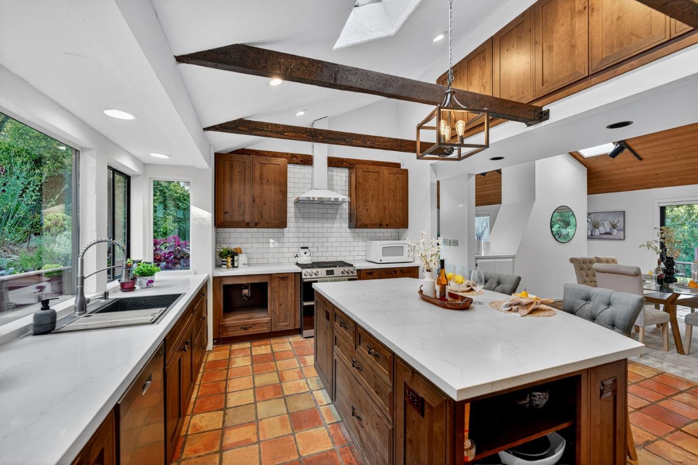 Detail Gallery Image 9 of 61 For 15098 Elm Park, Monte Sereno,  CA 95030 - 4 Beds | 2/1 Baths