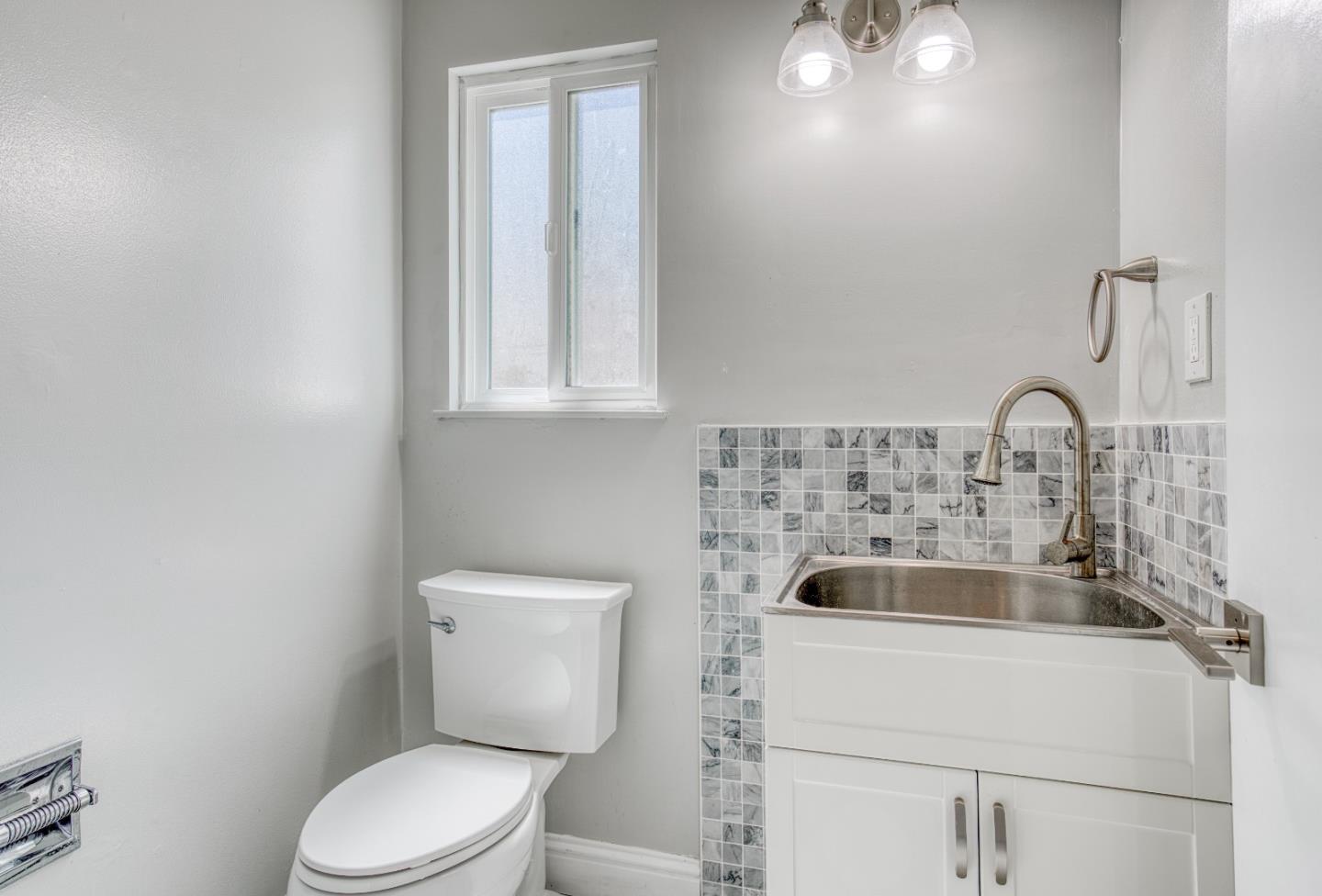 Detail Gallery Image 18 of 52 For 3530 Carlsbad Ct, Pleasanton,  CA 94588 - 3 Beds | 2/1 Baths
