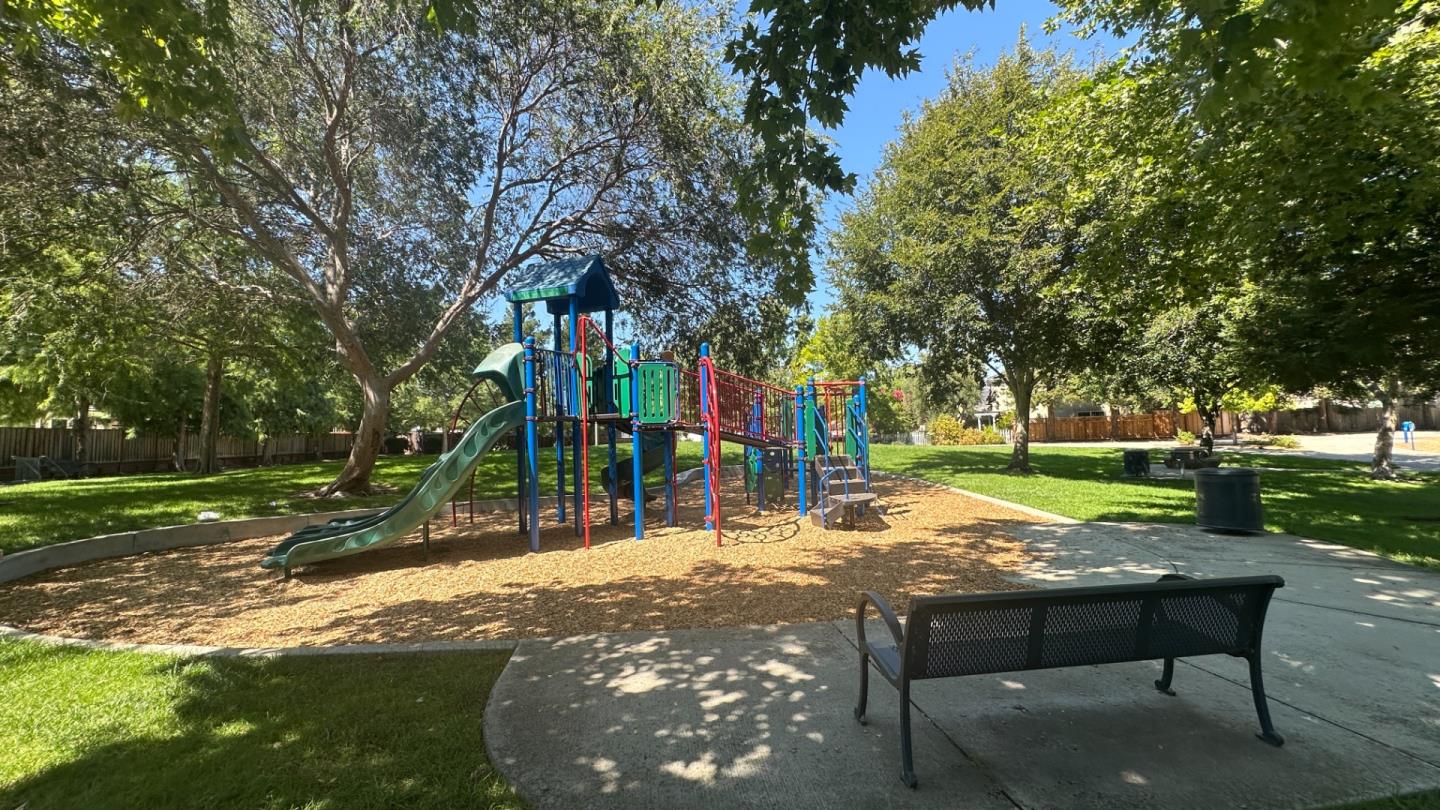 Detail Gallery Image 51 of 52 For 3530 Carlsbad Ct, Pleasanton,  CA 94588 - 3 Beds | 2/1 Baths