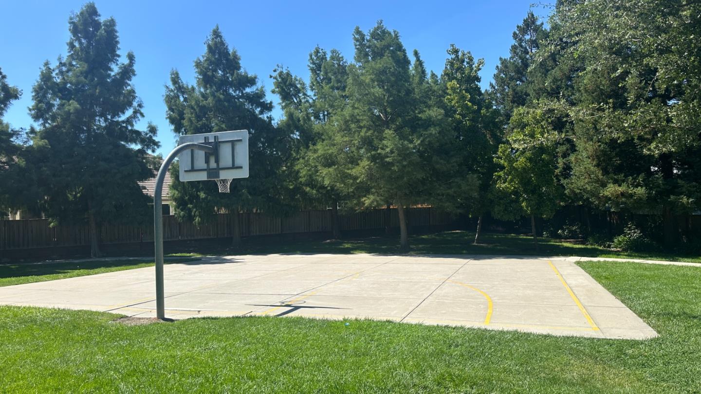 Detail Gallery Image 52 of 52 For 3530 Carlsbad Ct, Pleasanton,  CA 94588 - 3 Beds | 2/1 Baths