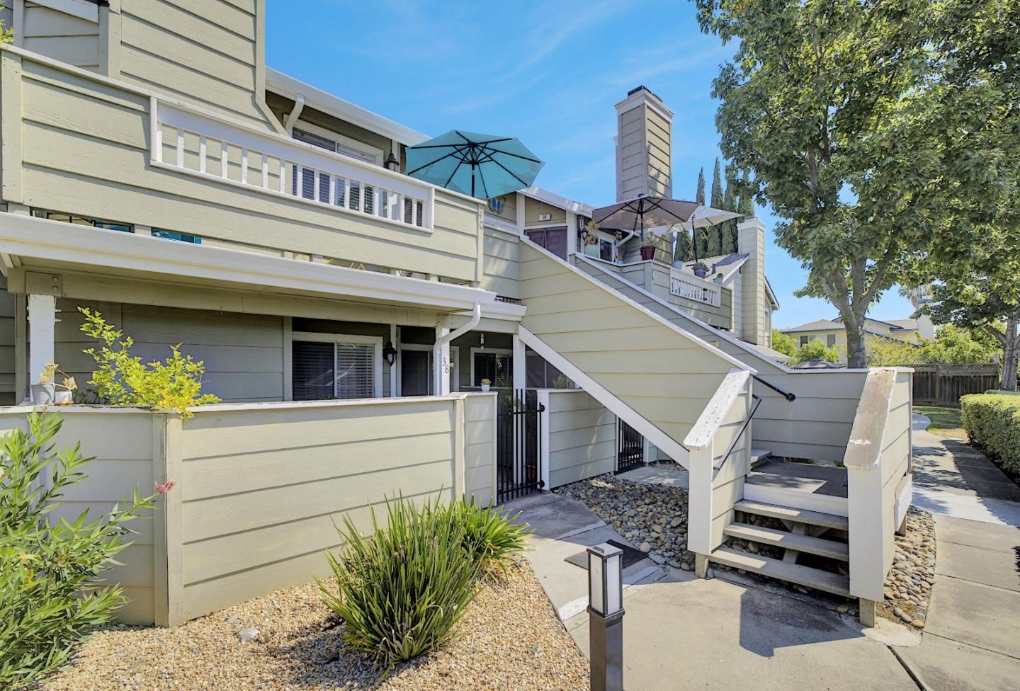Detail Gallery Image 1 of 19 For 40 Cherry Crest Ln, San Jose,  CA 95136 - 2 Beds | 2 Baths