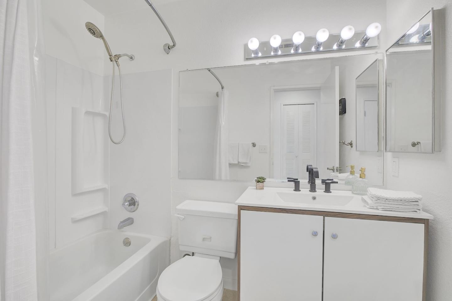 Detail Gallery Image 12 of 19 For 40 Cherry Crest Ln, San Jose,  CA 95136 - 2 Beds | 2 Baths
