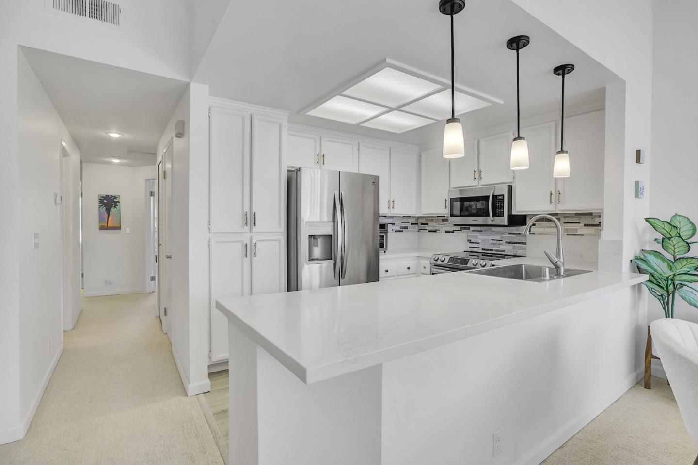 Detail Gallery Image 4 of 19 For 40 Cherry Crest Ln, San Jose,  CA 95136 - 2 Beds | 2 Baths