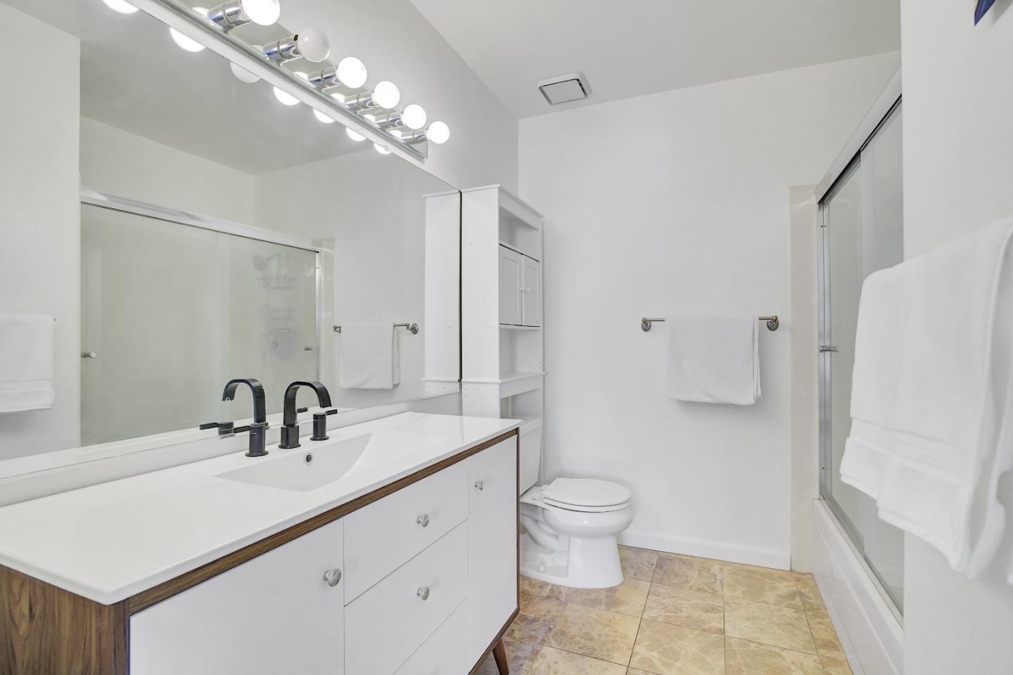Detail Gallery Image 9 of 19 For 40 Cherry Crest Ln, San Jose,  CA 95136 - 2 Beds | 2 Baths