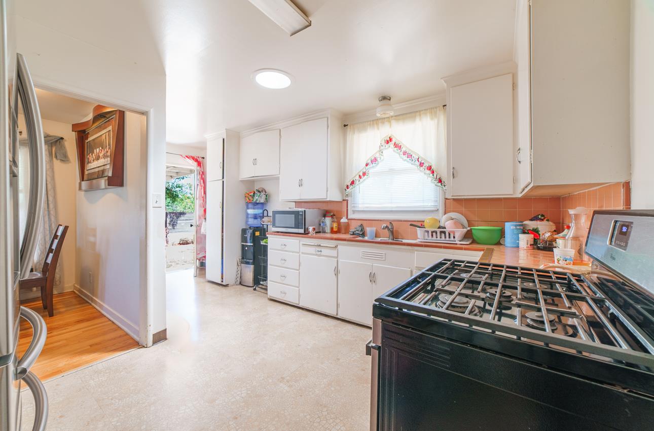 Detail Gallery Image 7 of 21 For 380 Fenley Ave, San Jose,  CA 95117 - 3 Beds | 1 Baths