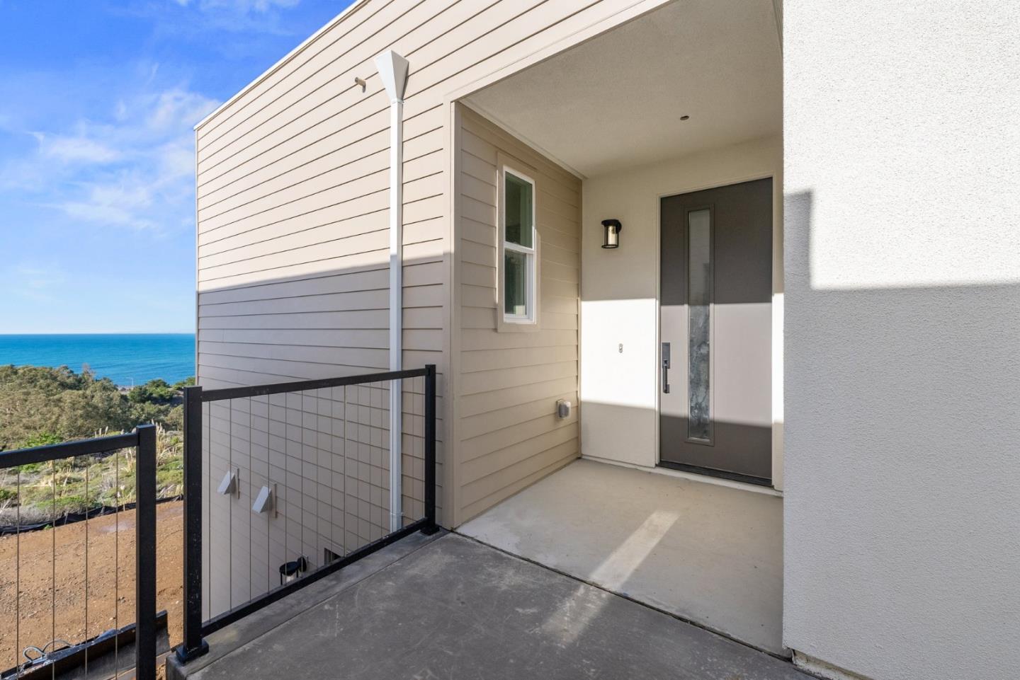 Detail Gallery Image 4 of 51 For 811 Fassler Ave, Pacifica,  CA 94044 - 2 Beds | 2/1 Baths