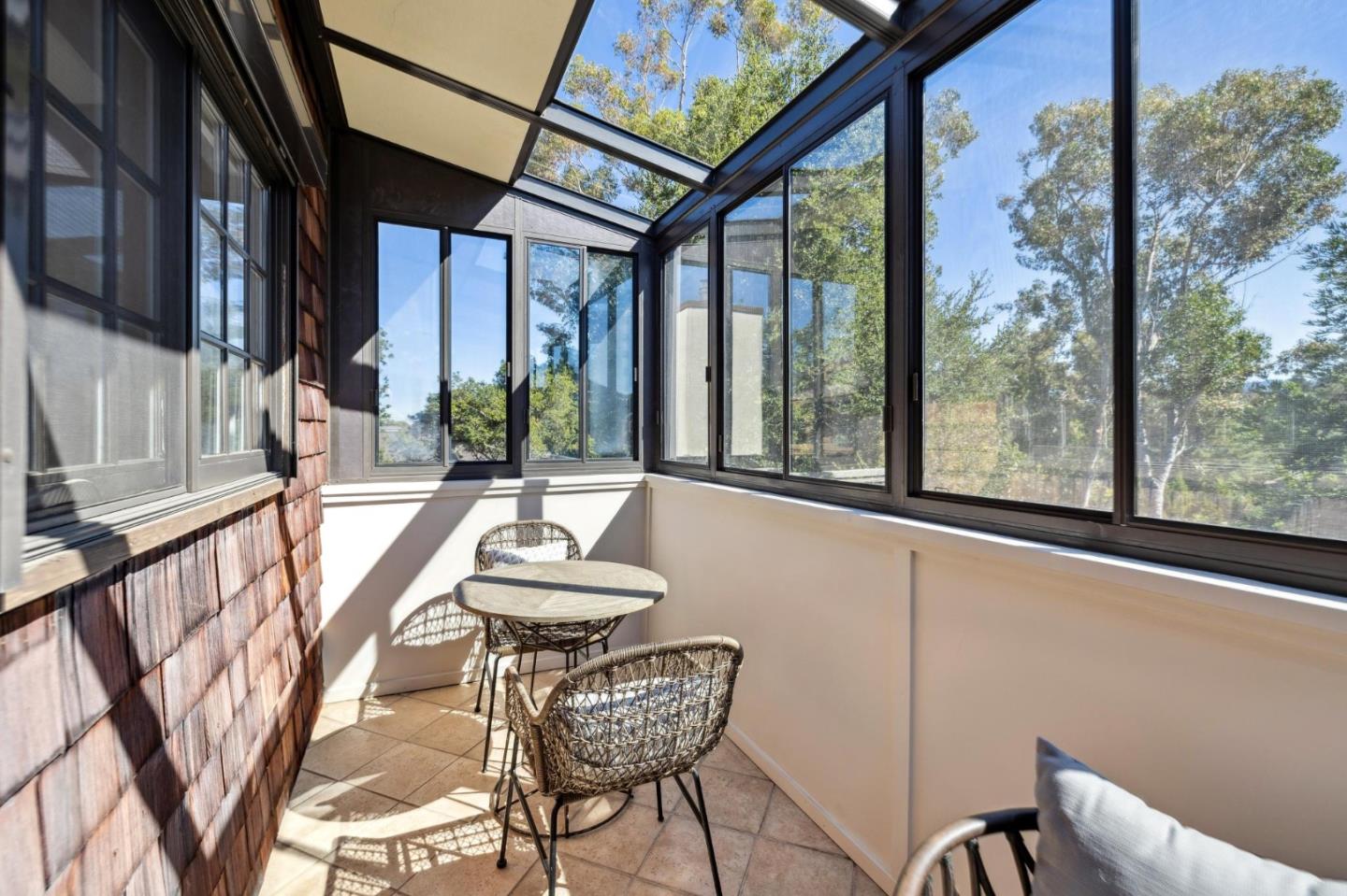 Detail Gallery Image 100 of 109 For 3 Carriage Ct, Menlo Park,  CA 94025 - 3 Beds | 2/1 Baths