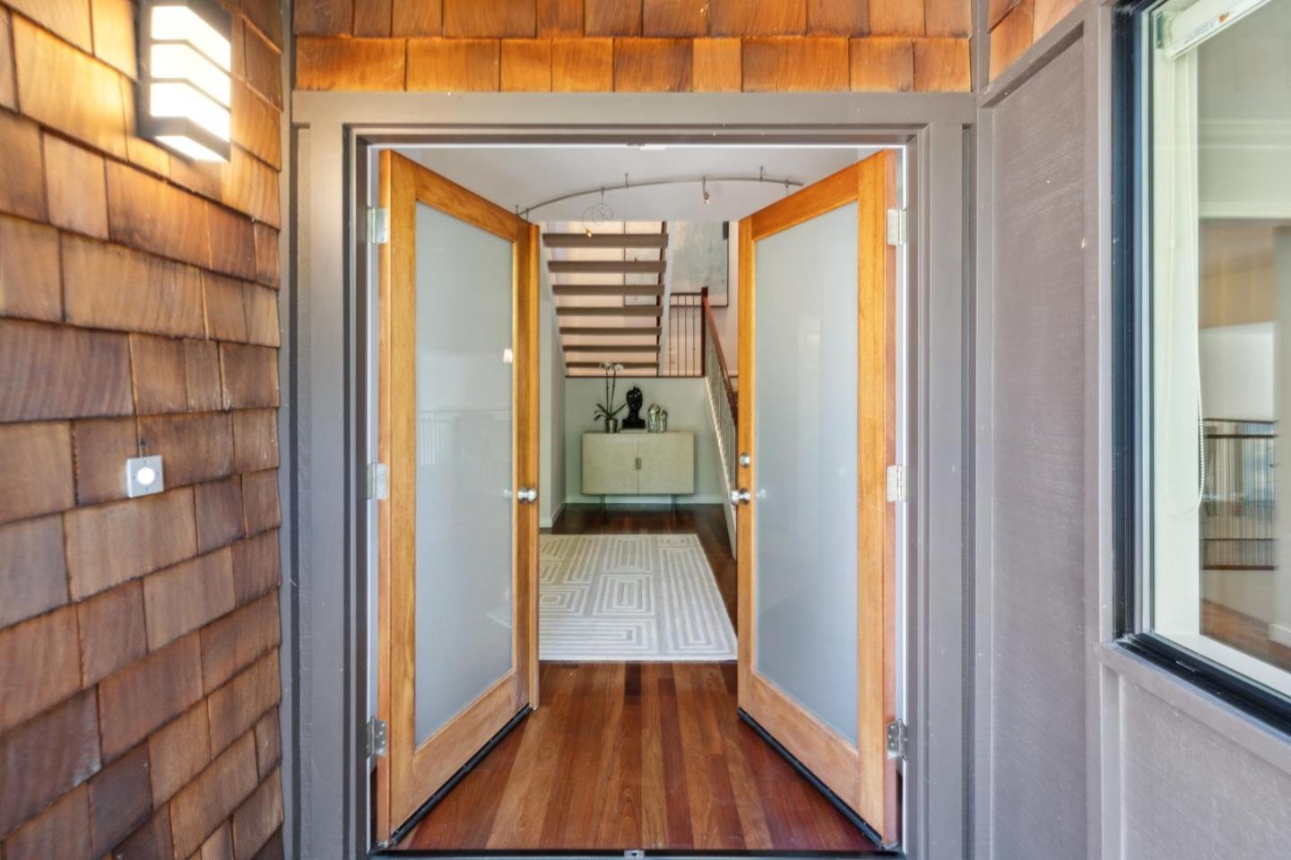 Detail Gallery Image 102 of 109 For 3 Carriage Ct, Menlo Park,  CA 94025 - 3 Beds | 2/1 Baths