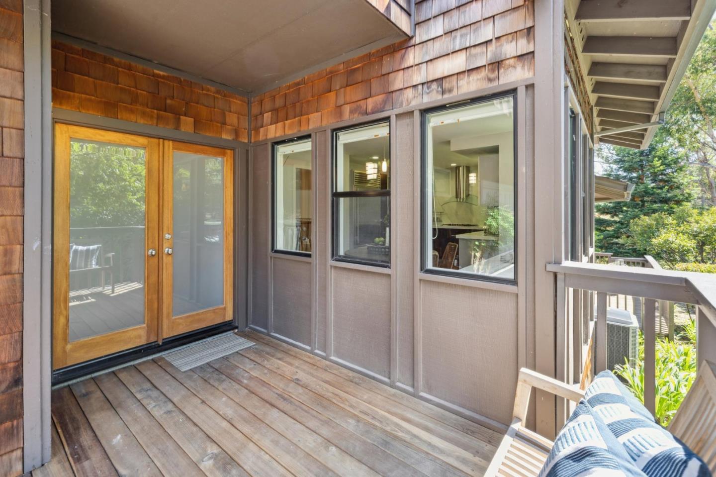 Detail Gallery Image 103 of 109 For 3 Carriage Ct, Menlo Park,  CA 94025 - 3 Beds | 2/1 Baths