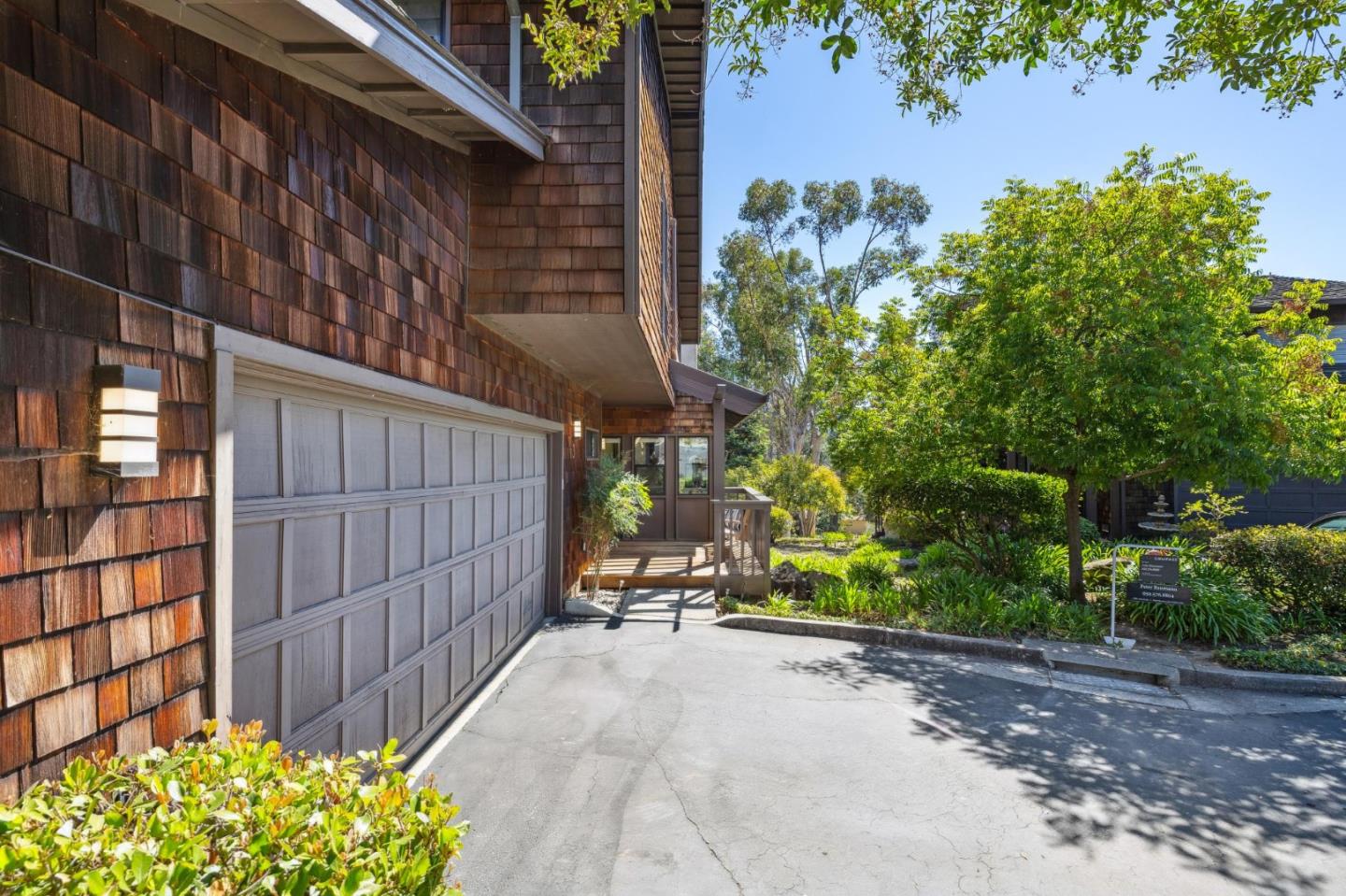 Detail Gallery Image 107 of 109 For 3 Carriage Ct, Menlo Park,  CA 94025 - 3 Beds | 2/1 Baths