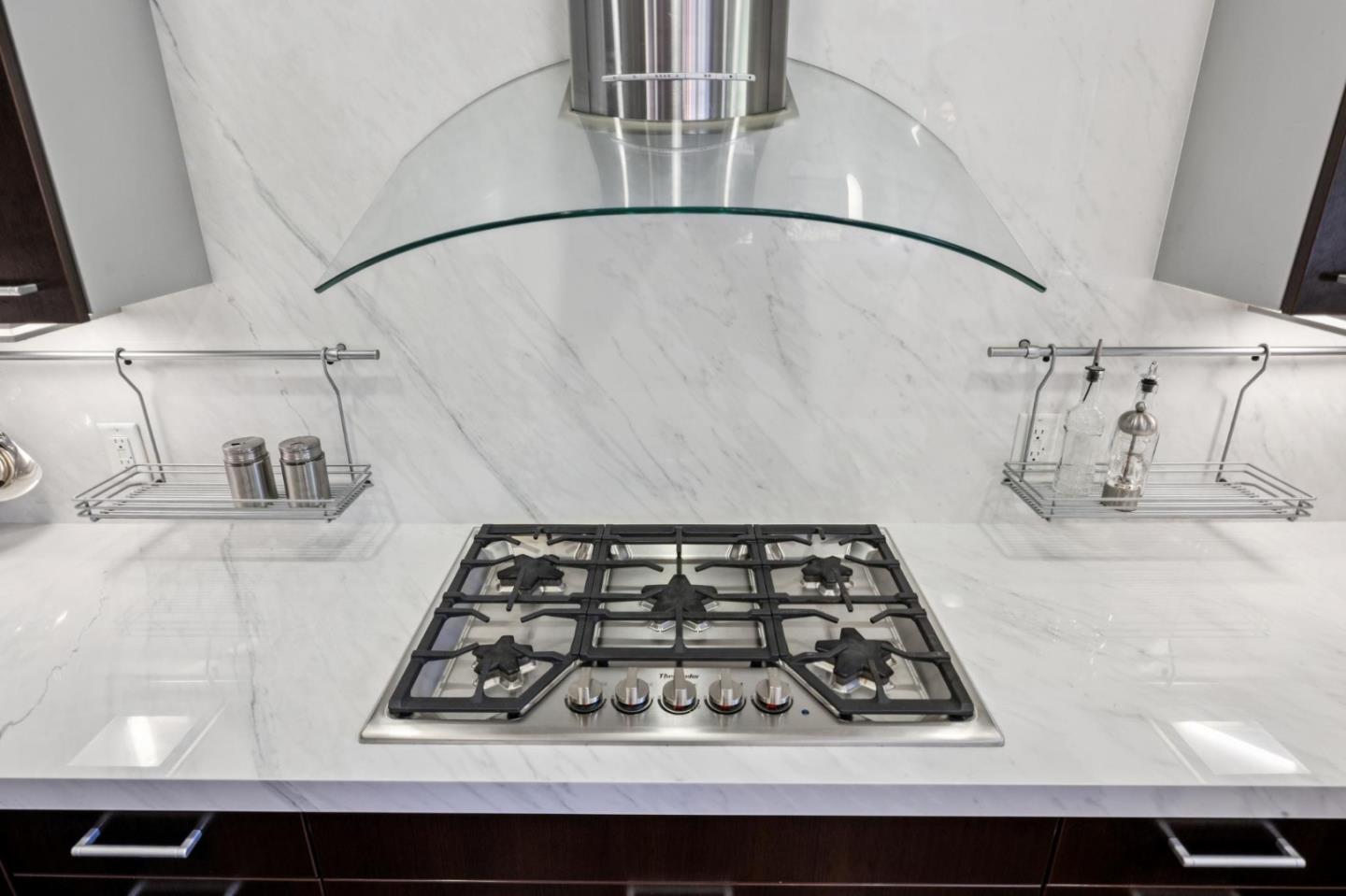 Detail Gallery Image 11 of 109 For 3 Carriage Ct, Menlo Park,  CA 94025 - 3 Beds | 2/1 Baths