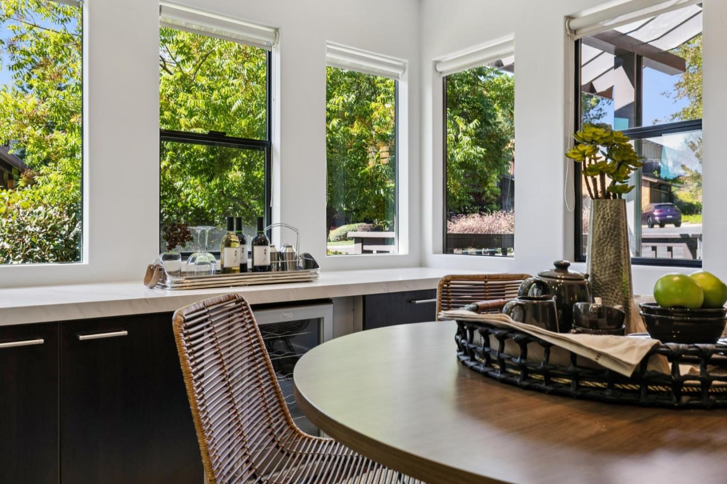 Detail Gallery Image 12 of 109 For 3 Carriage Ct, Menlo Park,  CA 94025 - 3 Beds | 2/1 Baths