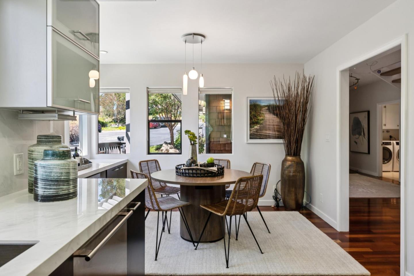 Detail Gallery Image 14 of 109 For 3 Carriage Ct, Menlo Park,  CA 94025 - 3 Beds | 2/1 Baths