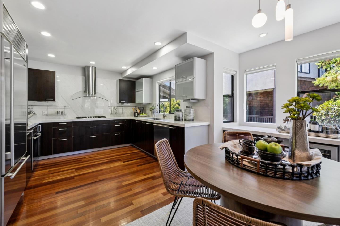 Detail Gallery Image 15 of 109 For 3 Carriage Ct, Menlo Park,  CA 94025 - 3 Beds | 2/1 Baths