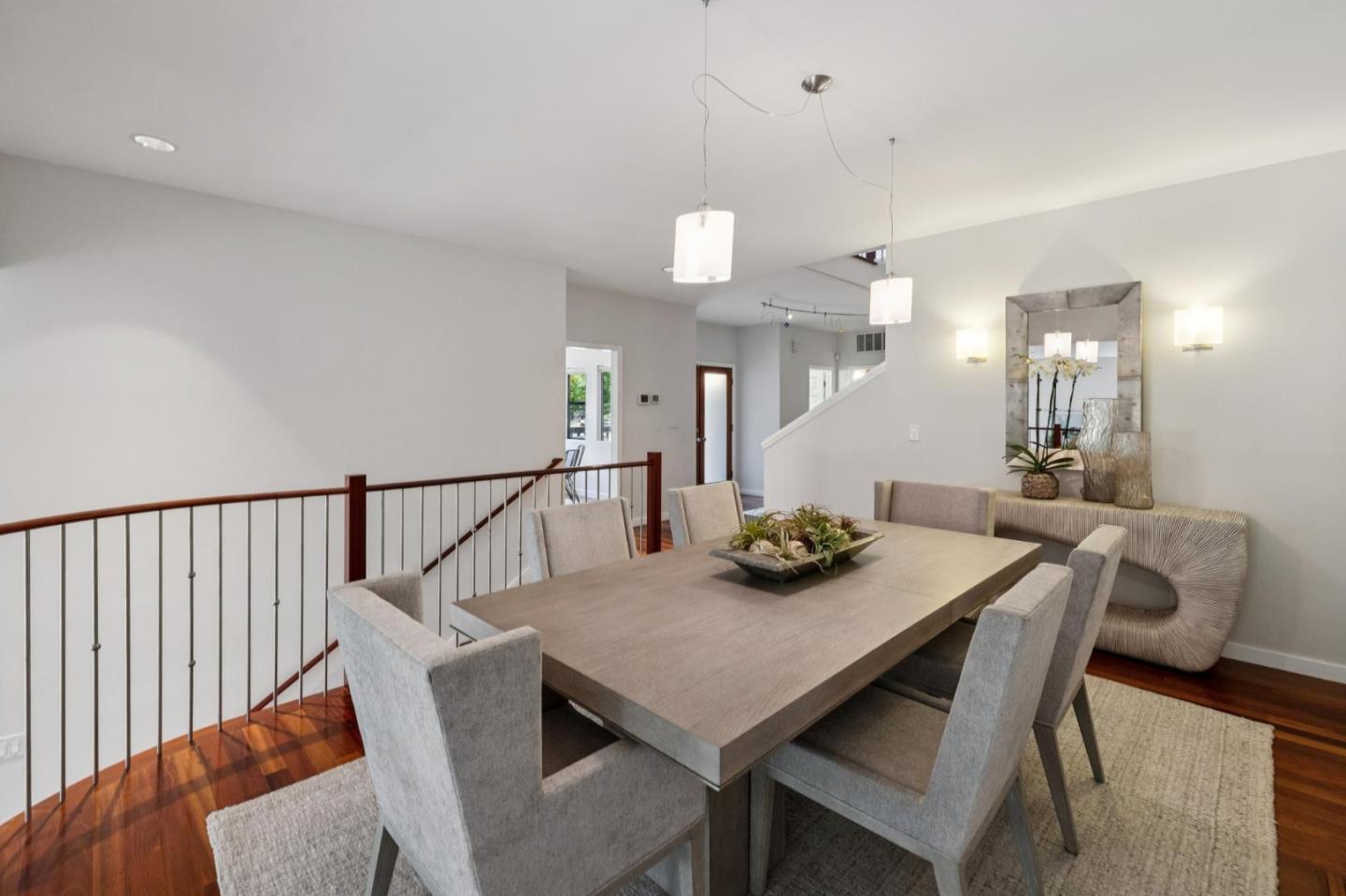 Detail Gallery Image 18 of 109 For 3 Carriage Ct, Menlo Park,  CA 94025 - 3 Beds | 2/1 Baths