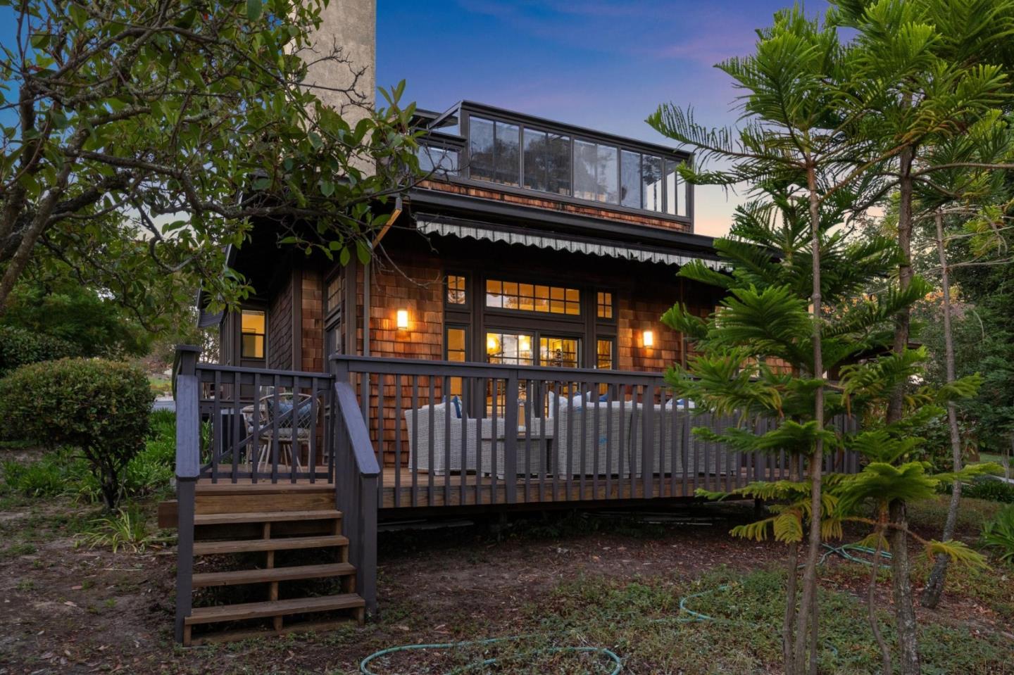 Detail Gallery Image 2 of 109 For 3 Carriage Ct, Menlo Park,  CA 94025 - 3 Beds | 2/1 Baths