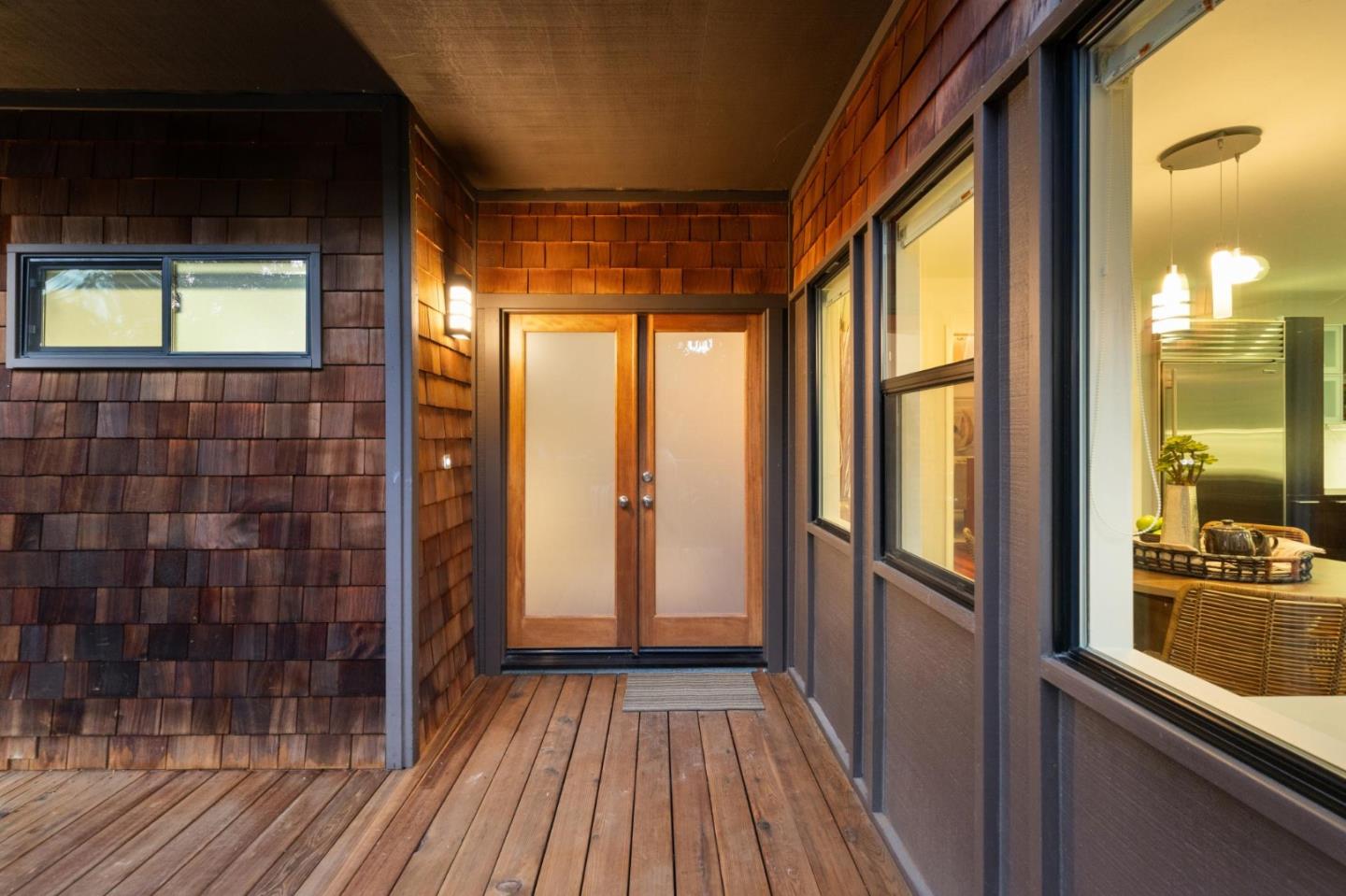 Detail Gallery Image 3 of 109 For 3 Carriage Ct, Menlo Park,  CA 94025 - 3 Beds | 2/1 Baths
