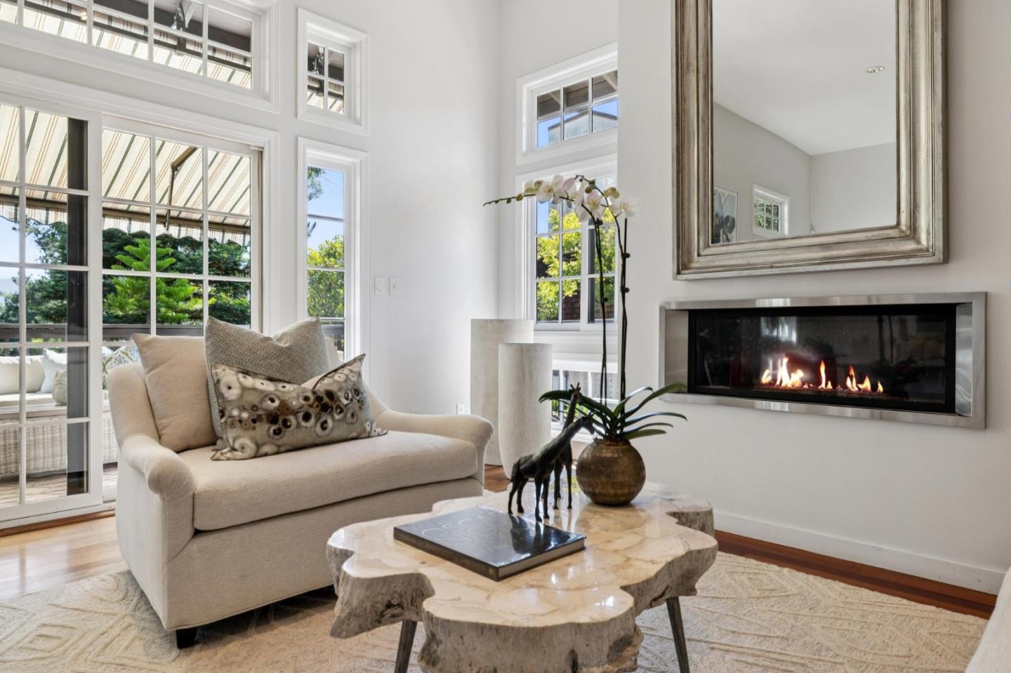 Detail Gallery Image 31 of 109 For 3 Carriage Ct, Menlo Park,  CA 94025 - 3 Beds | 2/1 Baths